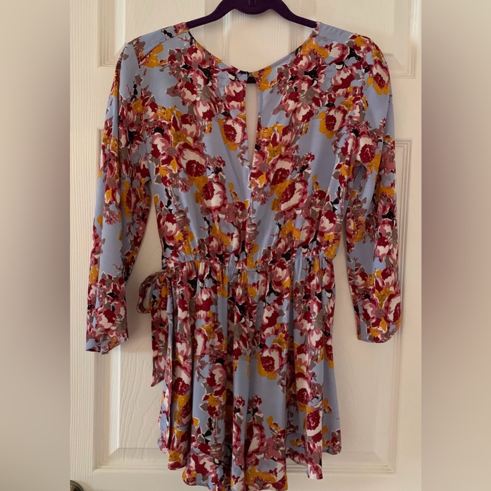 Astr Romper • Floral Print on Blue Background • Flirty • Sz. S • EUC - Picture 2 of 9